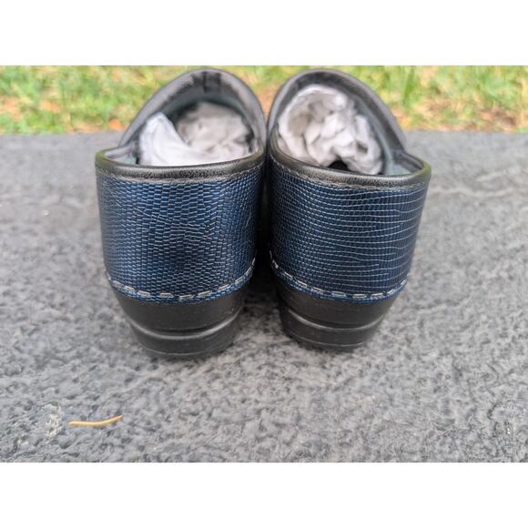 Sanita Women's Navy Embossed Leather Clogs Mules Sz 38/7 Navy Blue Nursing - Picture 10 of 10